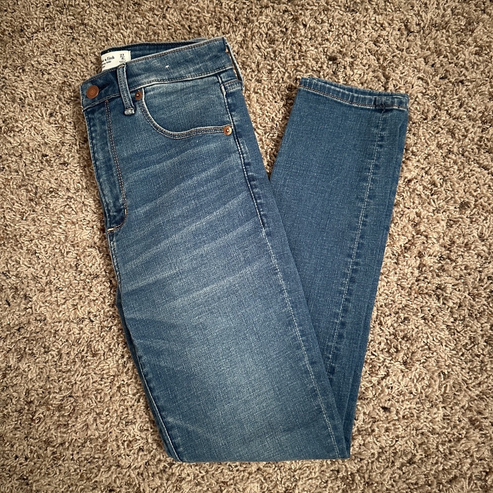Abercrombie & Fitch High Rise Super Skinny Ankle Jeans Medium Wash Size 27 Short